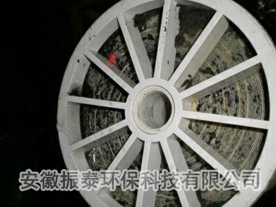 碳酸鈣結垢，機械雜質污染（清洗前）