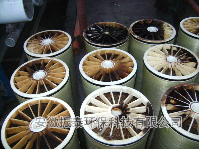 金屬氧化物硅離子污染結垢（清洗前）